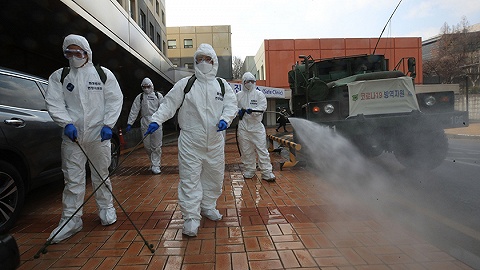 韩国疫情反弹，首尔一呼叫中心近百人集体感染