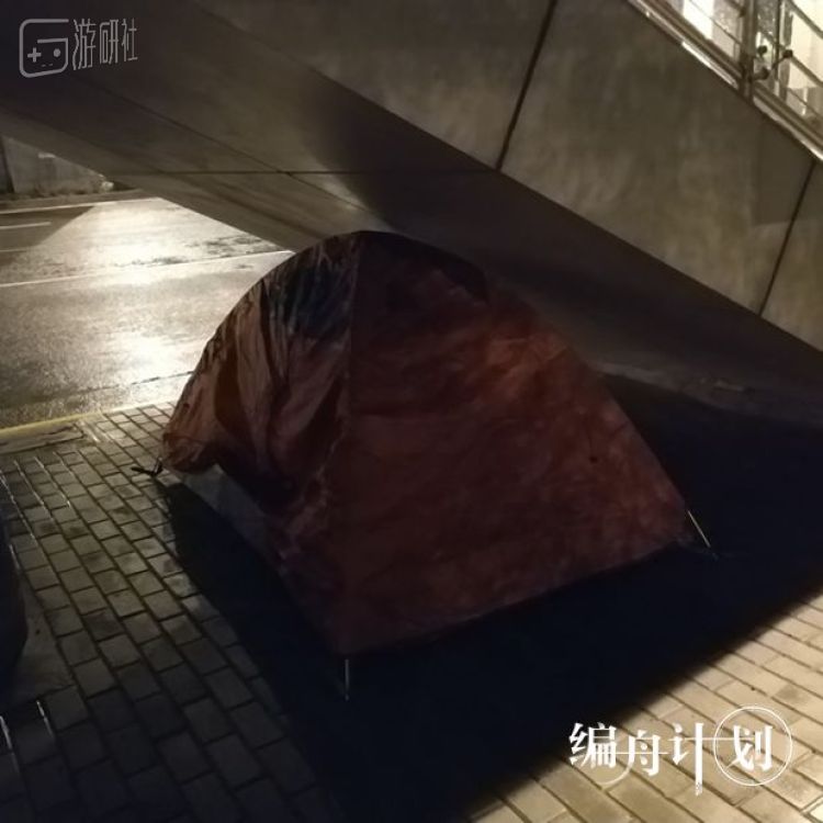 天桥下的第一夜